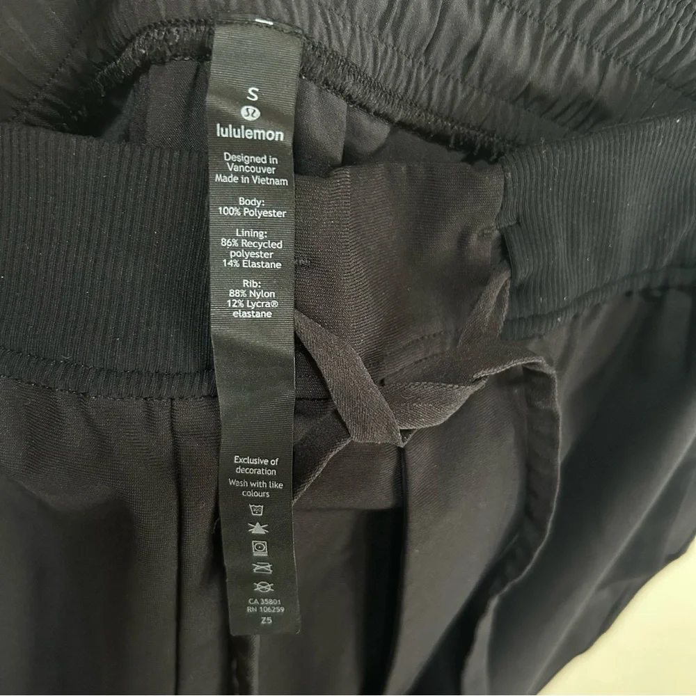 Lululemon ~ Men’s ABC Warpstreme Joggers in size Small